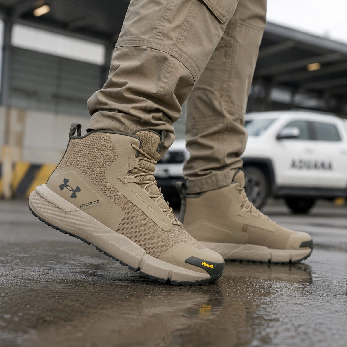 Bota Táctica UA Charged Valsetz Mid — Coyote · vista 3