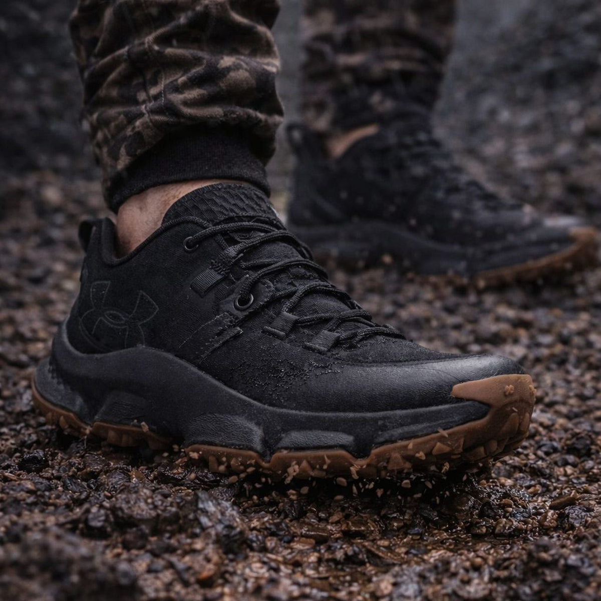 Tenis Táctico UA Expanse Low — Negro · vista 2